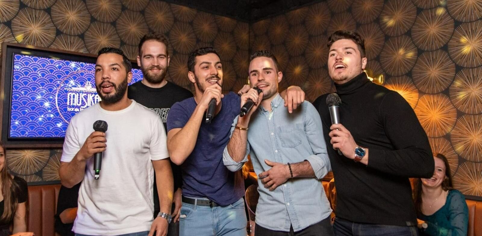 Un groupe de garçons qui a trouvé l'endroit idéal pour organiser un EVG à Reims