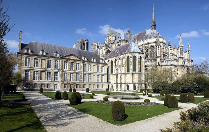Le palais du Tau - Résidences d'archevêques de Reims