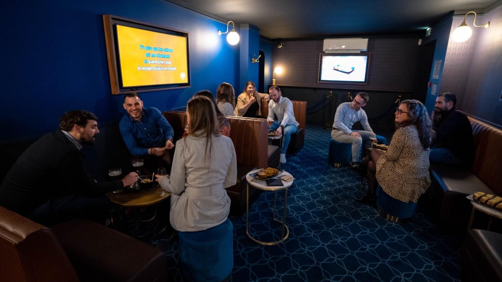 Combining fun and technique in an atypical place. Musikall has managed to make karaoke chic and modern while keeping the good mood and atmosphere